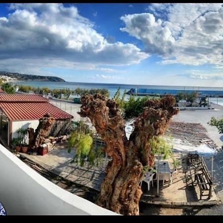 Seaview Apartment Цуцурос Экстерьер фото