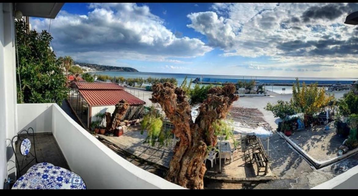 Seaview Apartment Цуцурос Экстерьер фото